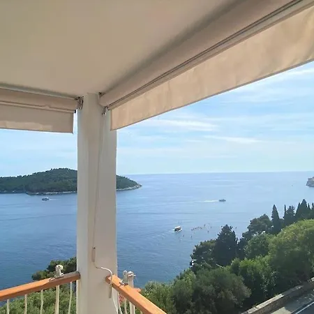 Sarah-sea View In Center