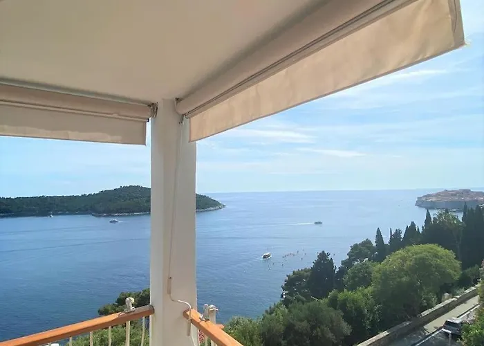Sarah-sea View In Center